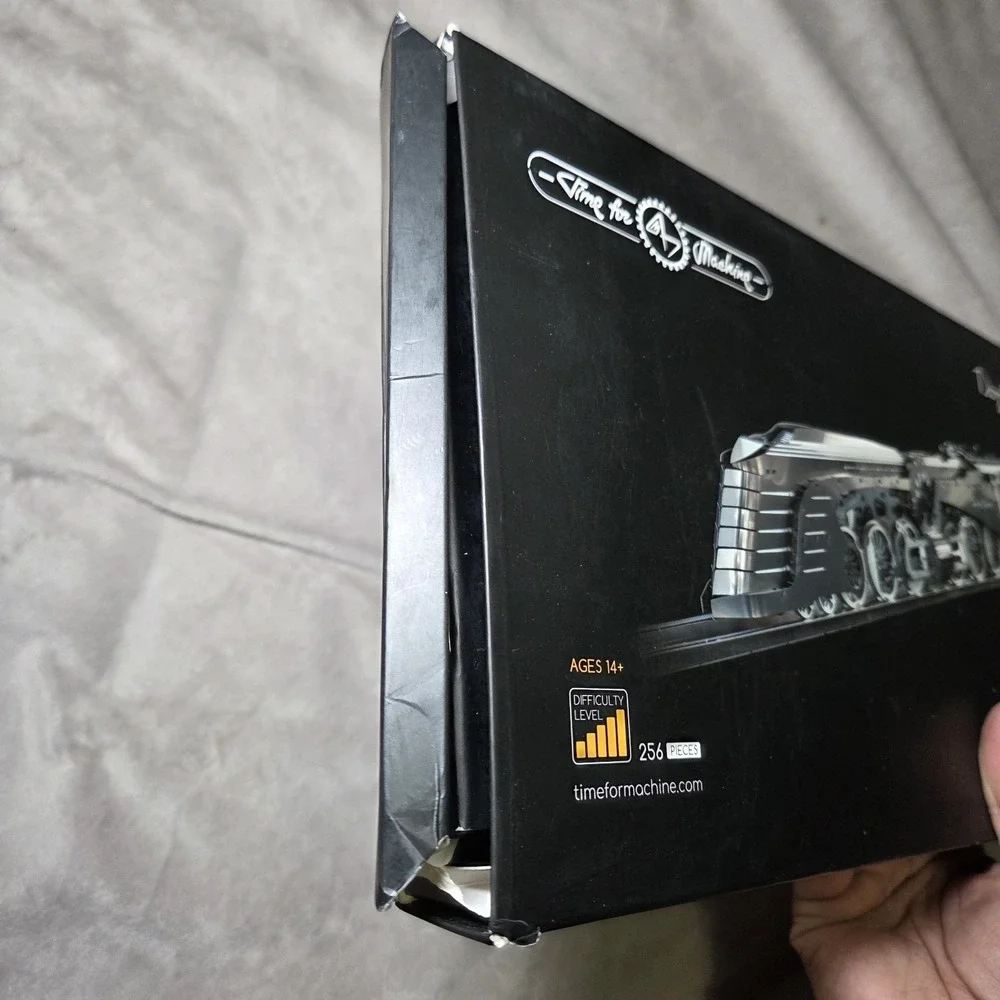 Dazzling Streamliner Locomotive Stainless Steel Model Kit‎ Damaged Box